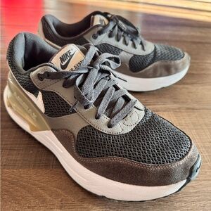 NIKE AIR-MAX SYSTM MENS DARK SMOKE GRAY RUNNING SHOE Men’s Sneakers Size 9.5